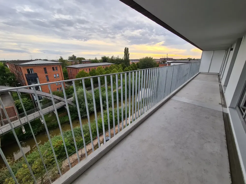 High-quality 3-room apartment with loggia and fitted kitchen | 8 min to S-Bahn | Built 2020