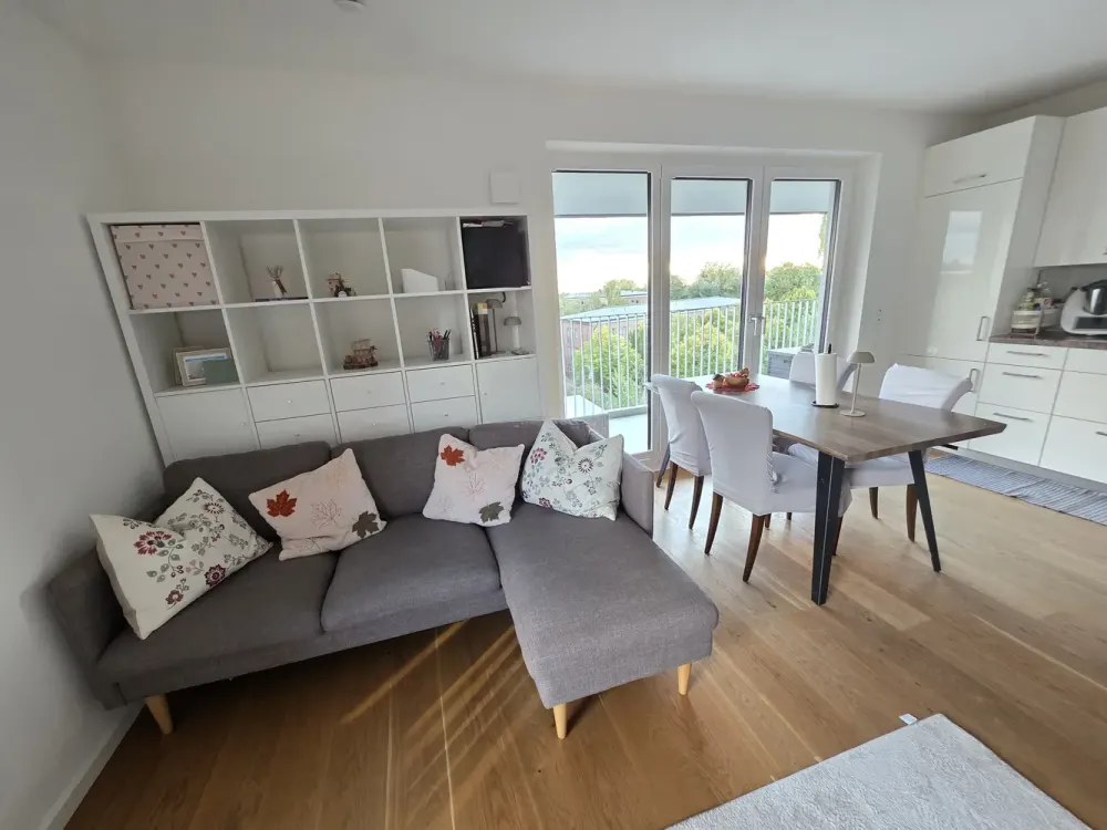 High-quality 3-room apartment with loggia and fitted kitchen | 8 min to S-Bahn | Built 2020