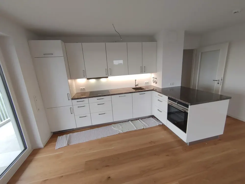 High-quality 3-room apartment with loggia and fitted kitchen | 8 min to S-Bahn | Built 2020