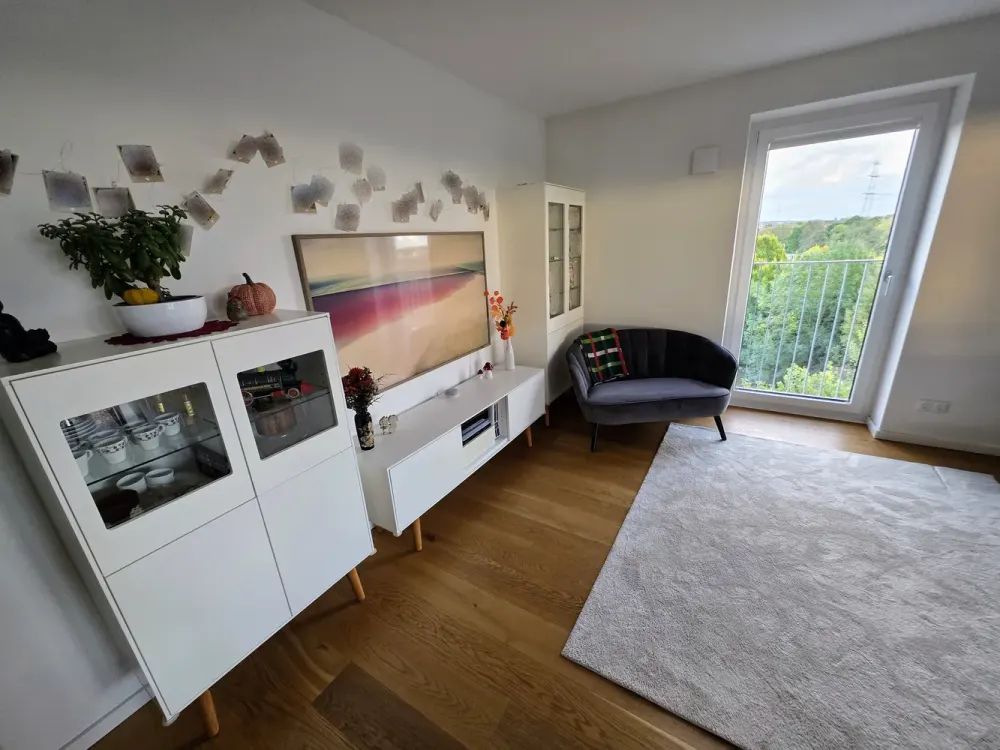 High-quality 3-room apartment with loggia and fitted kitchen | 8 min to S-Bahn | Built 2020