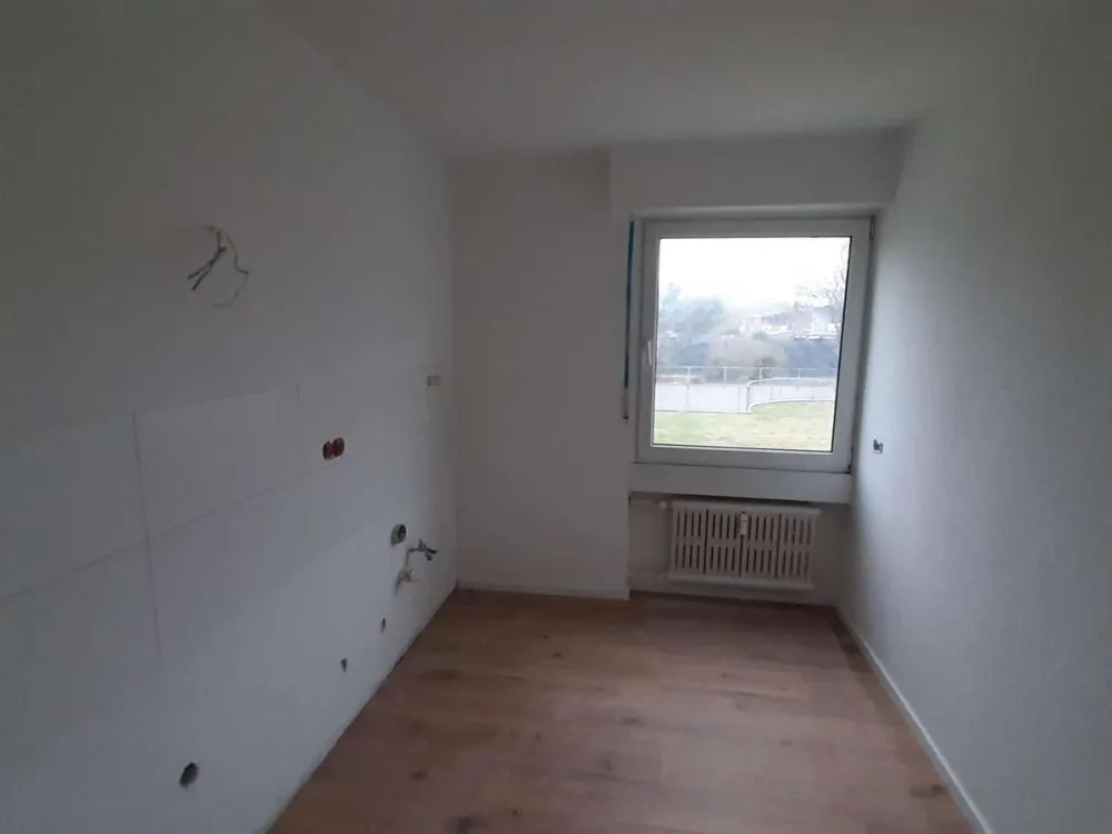 Remscheider Straße 54 - frisch sanierte 2 ZKB Wohnung im EG zu vermieten