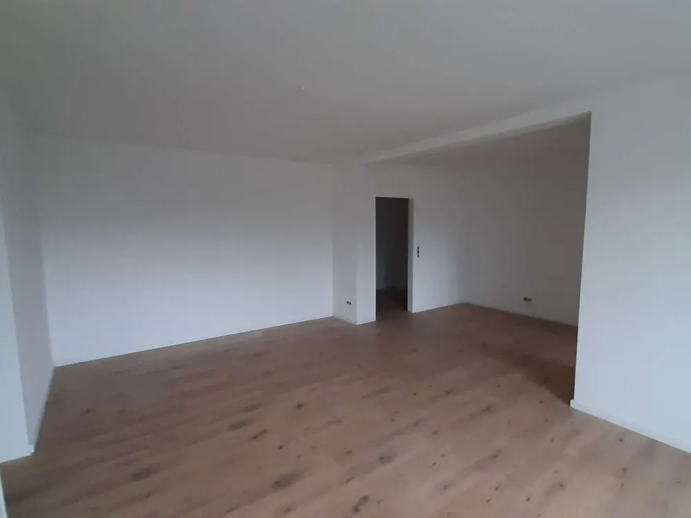 Remscheider Straße 54 - frisch sanierte 2 ZKB Wohnung im EG zu vermieten