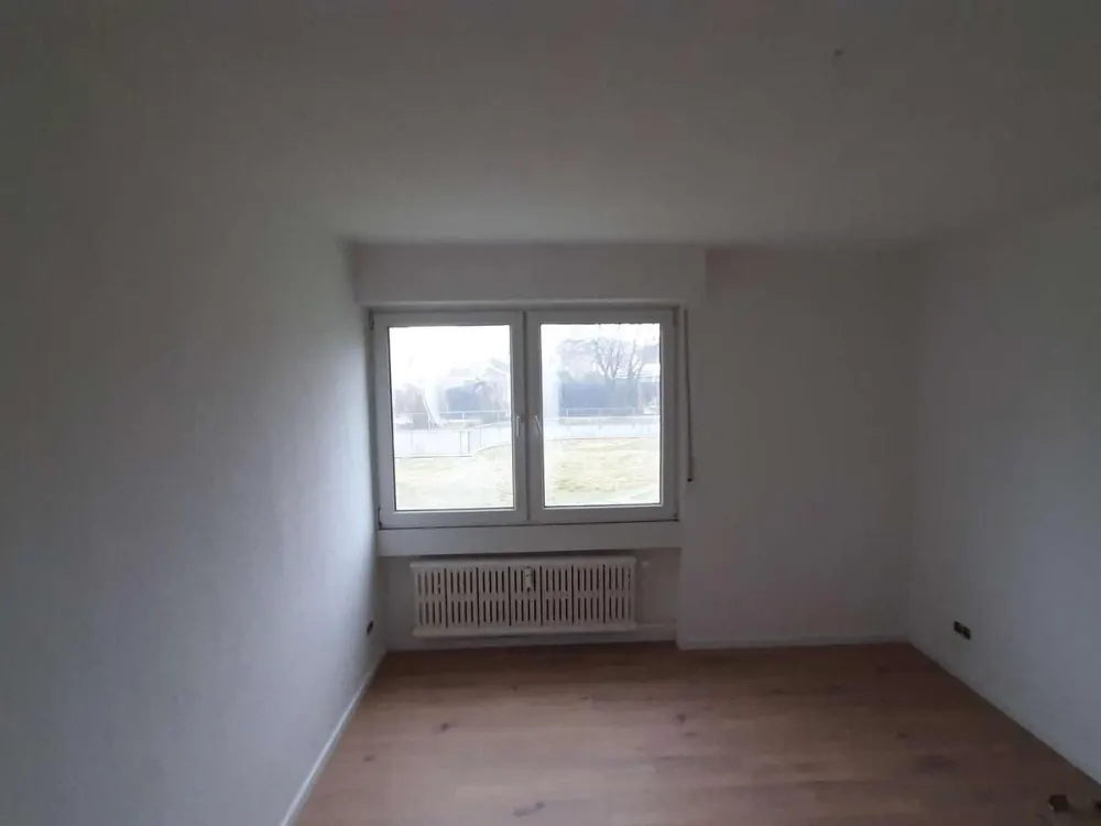 Remscheider Straße 54 - frisch sanierte 2 ZKB Wohnung im EG zu vermieten