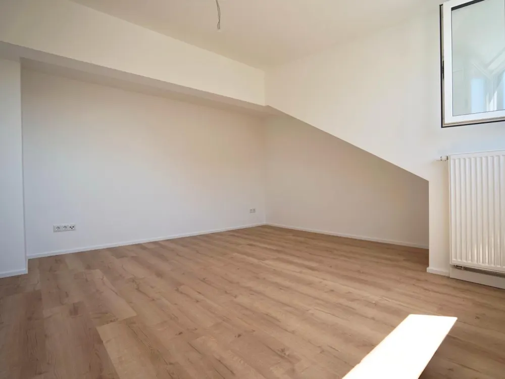 NEUE DG Whg mit franz. Balkon, uvm. 3 Zimmer!