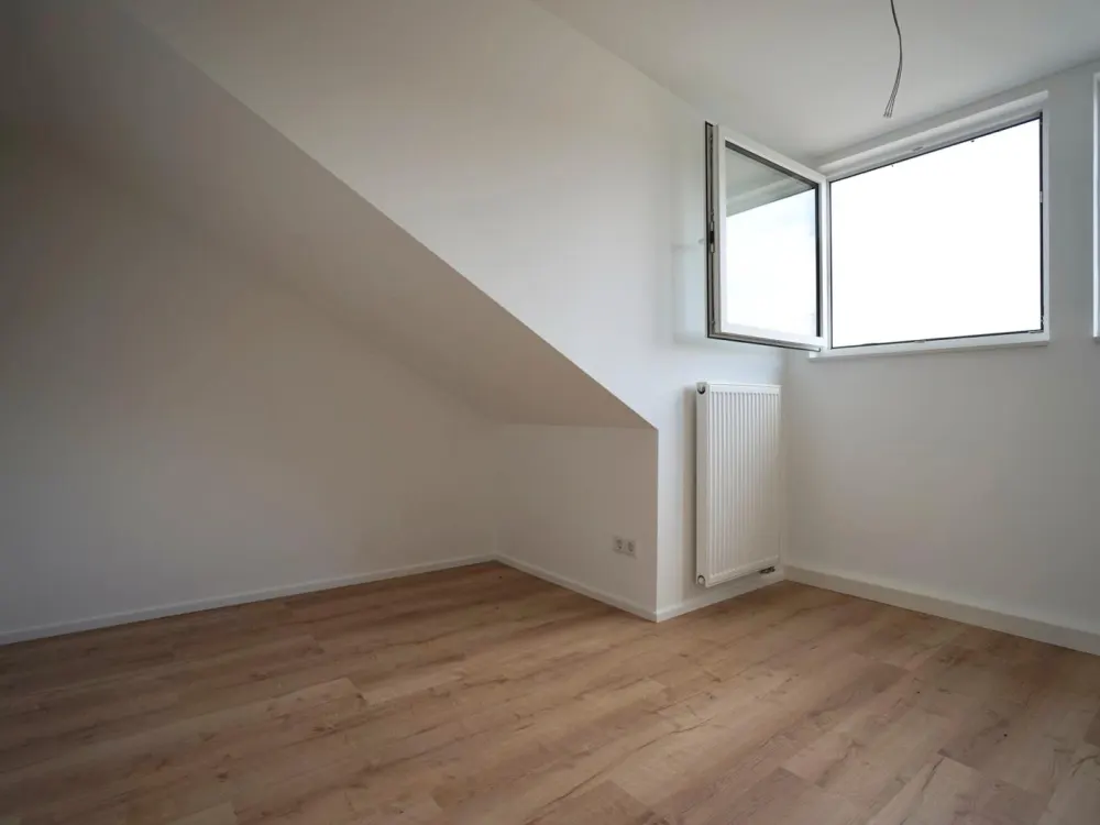 NEUE DG Whg mit franz. Balkon, uvm. 3 Zimmer!