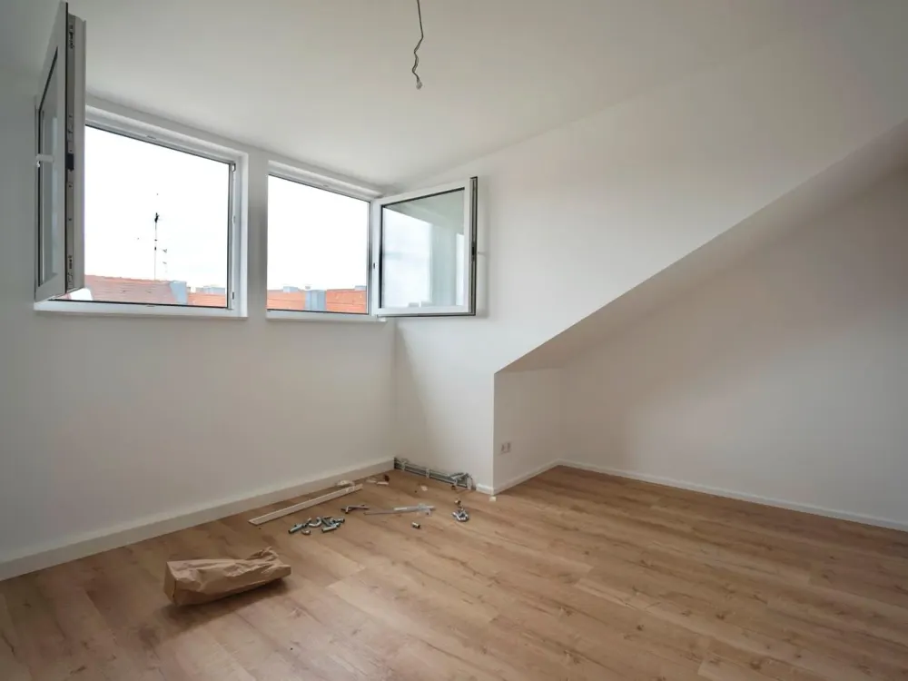NEUE DG Whg mit franz. Balkon, uvm. 3 Zimmer!