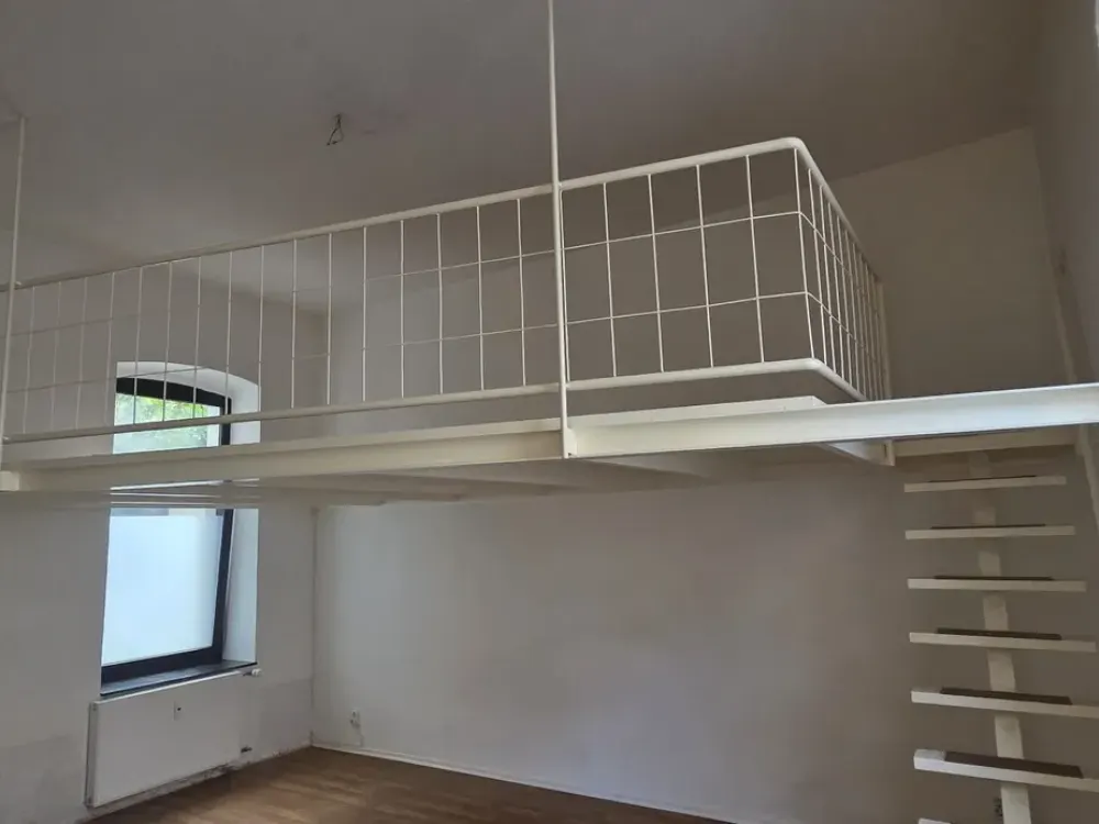 Furnished bright 1-room ground floor apartment in central Ehrenfeld