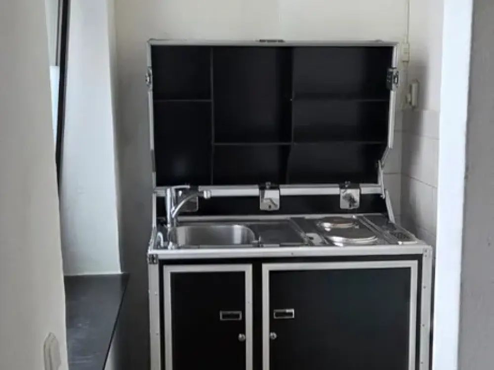 Furnished bright 1-room ground floor apartment in central Ehrenfeld