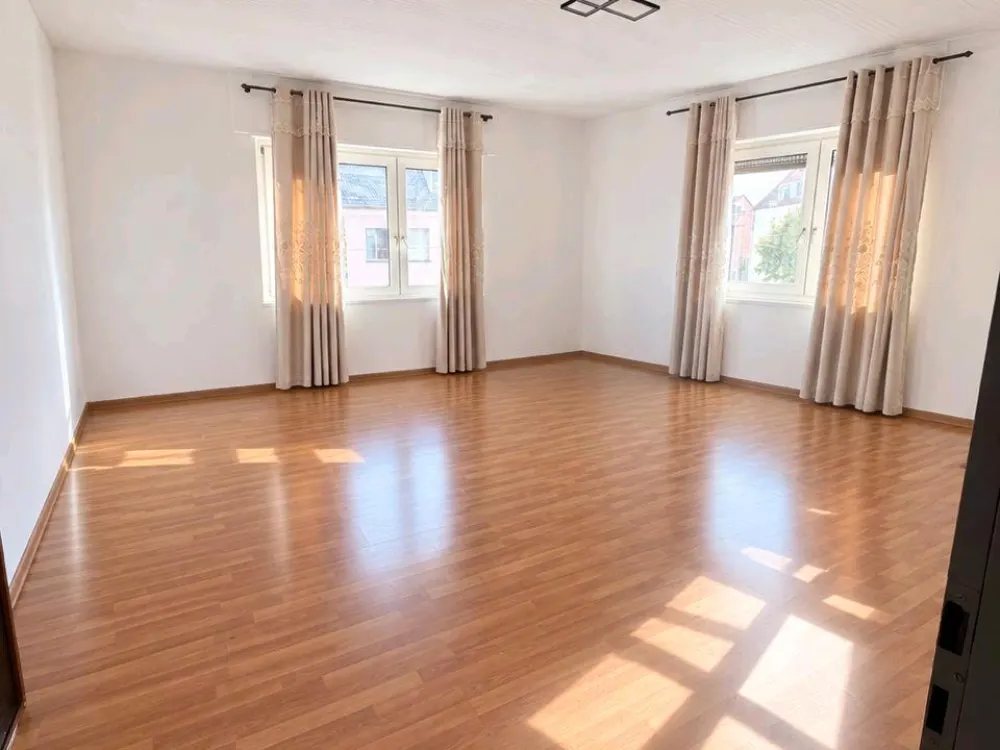renovierte 2-Zimmer-Wohnung in Burbach-Saarbrücken