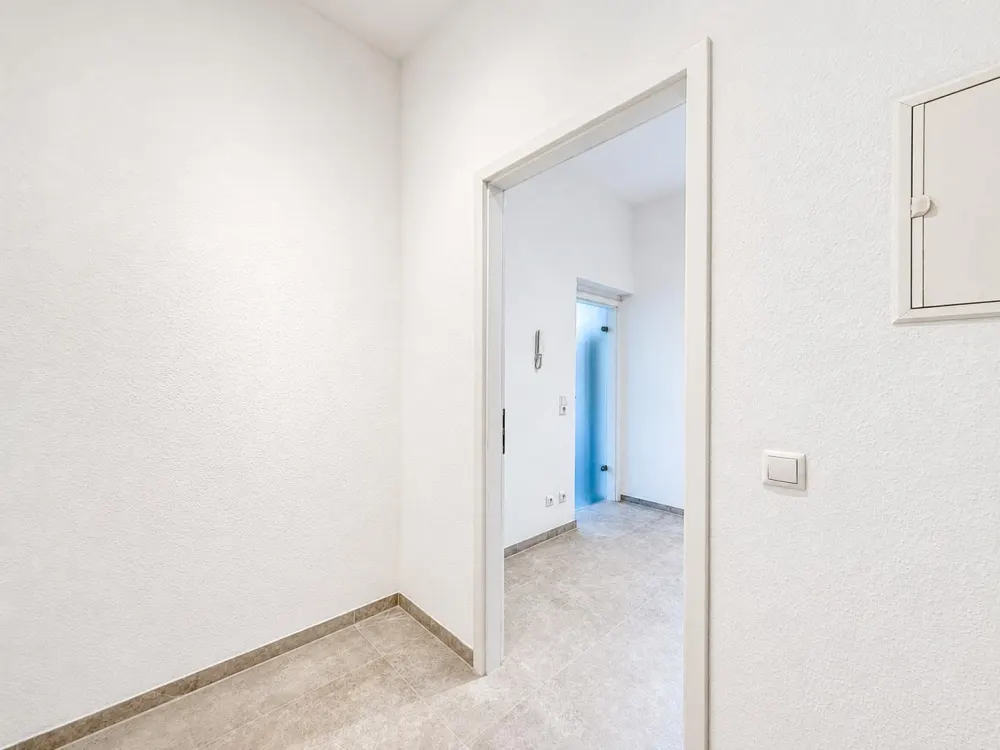 Erstbezug nach Sanierung: Helle 3-Zimmer-Wohnung mit Balkon, EBK