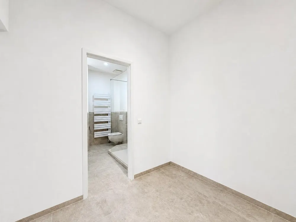 Erstbezug nach Sanierung: Helle 3-Zimmer-Wohnung mit Balkon, EBK