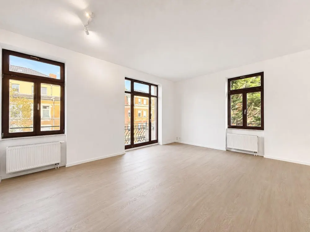 Erstbezug nach Sanierung: Helle 3-Zimmer-Wohnung mit Balkon, EBK