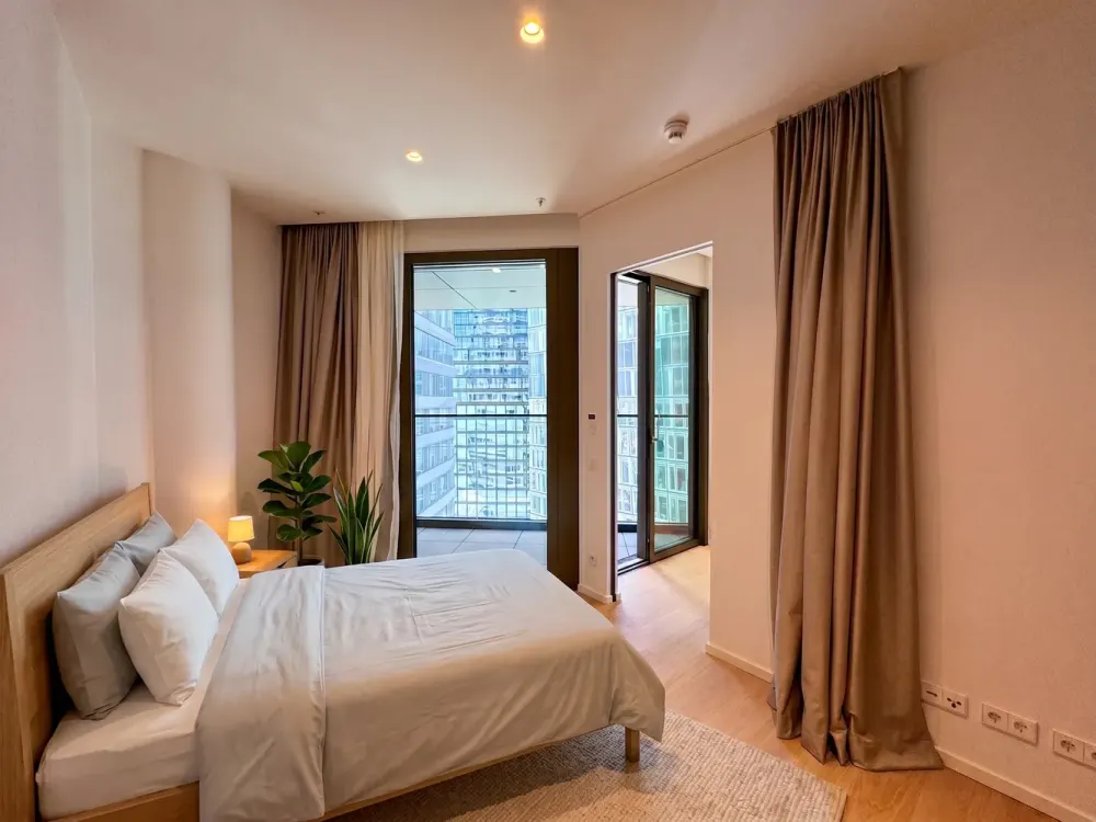 FOUR: City Apartment mit Mainhattan View