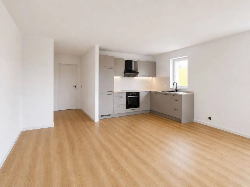 Stilvolle 2-Zimmer-Wohnung mit großem Balkon, neuer Küche & Stellplatz