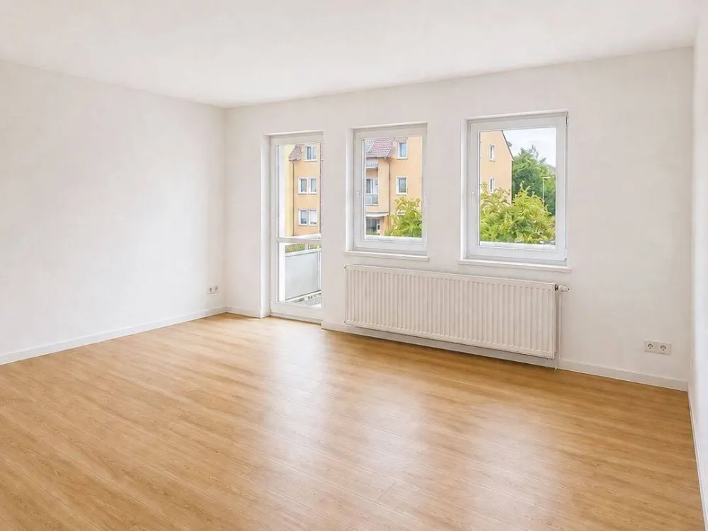 Stilvolle 2-Zimmer-Wohnung mit großem Balkon, neuer Küche & Stellplatz