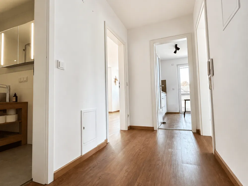Neu sanierte 2 Zimmer-WHG, Tiefgarage, 2 Balkone