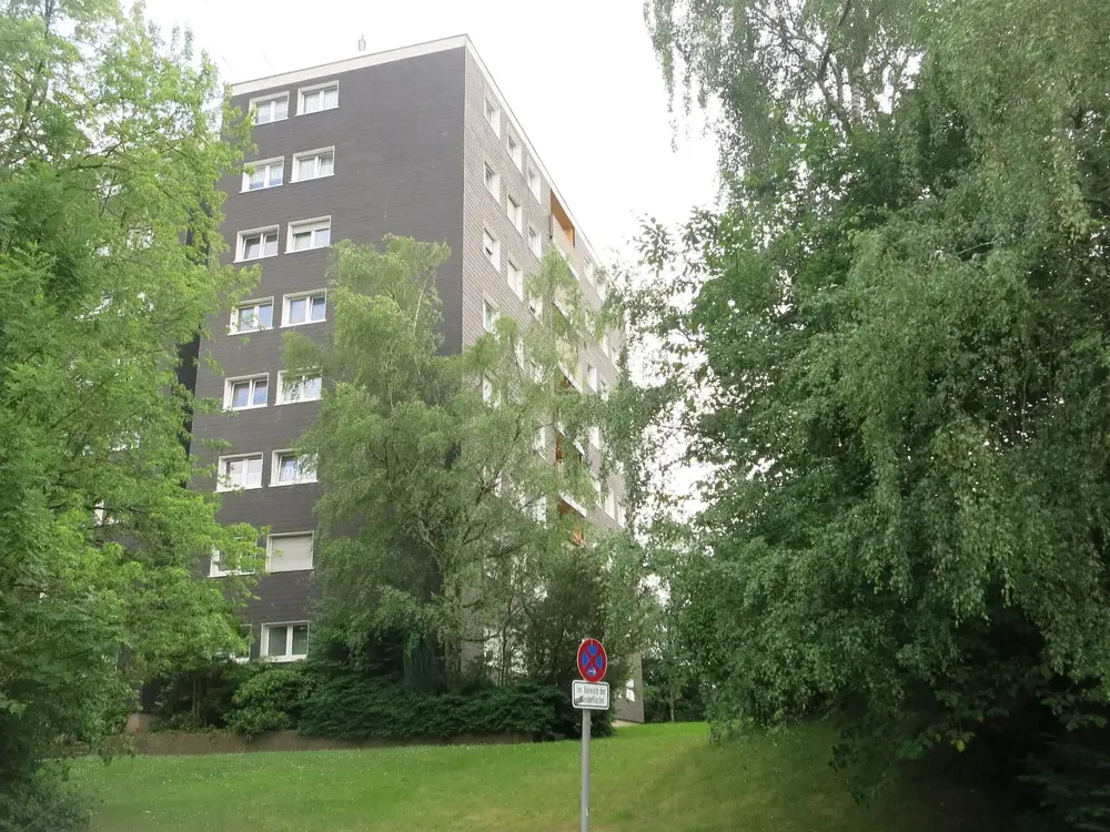 Renovated 3-room apartment with balcony and garden view in the university district.