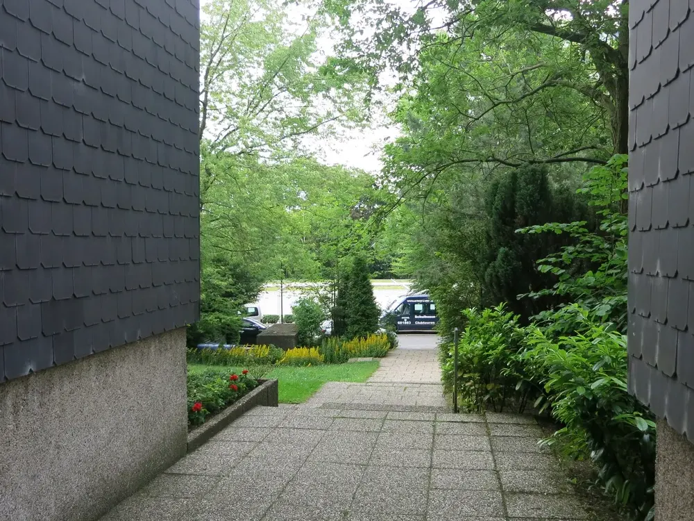 Renovated 3-room apartment with balcony and garden view in the university district.