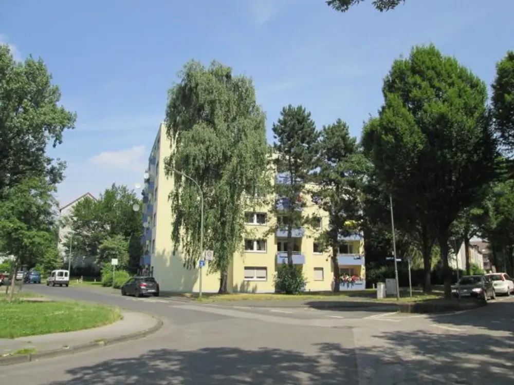 Mit Aufzug und Balkon, ideal im Alter ! Einzugsbereit neu renoviert für Sie!