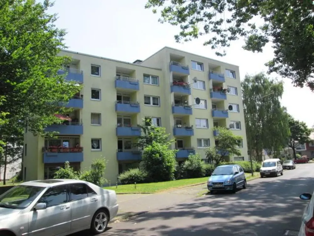 Mit Aufzug und Balkon, ideal im Alter ! Einzugsbereit neu renoviert für Sie!