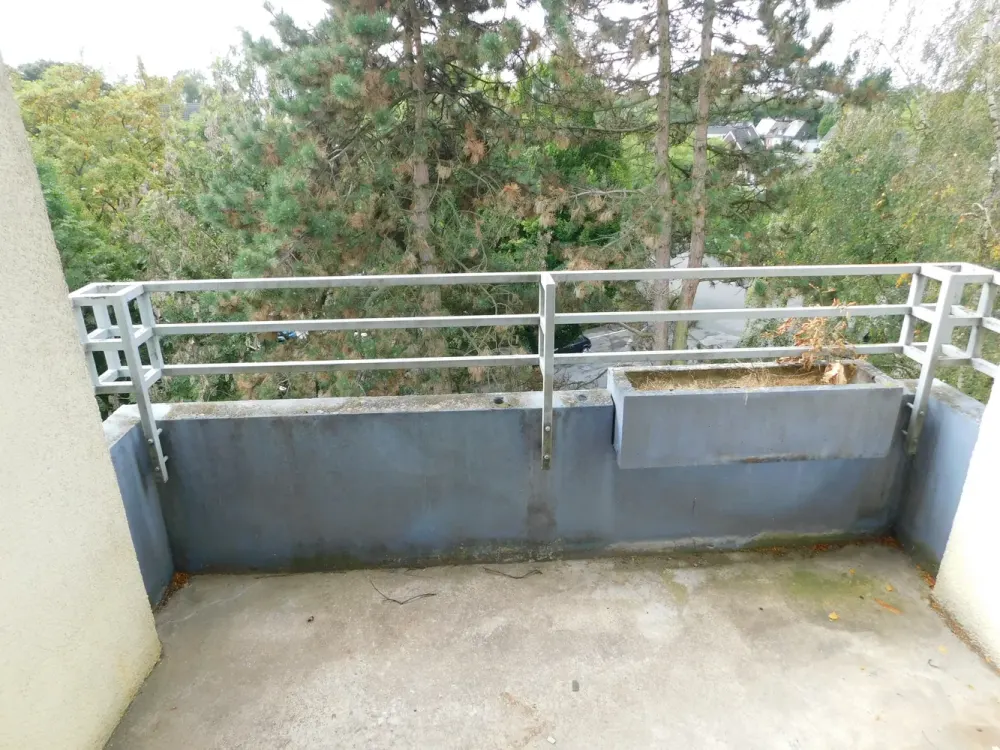 Mit Aufzug und Balkon, ideal im Alter ! Einzugsbereit neu renoviert für Sie!