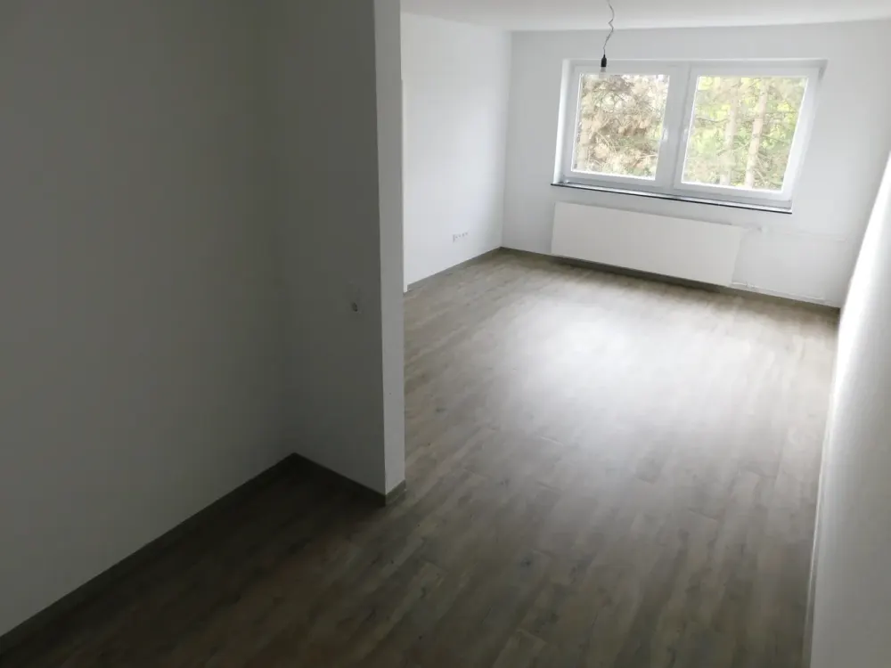 Mit Aufzug und Balkon, ideal im Alter ! Einzugsbereit neu renoviert für Sie!