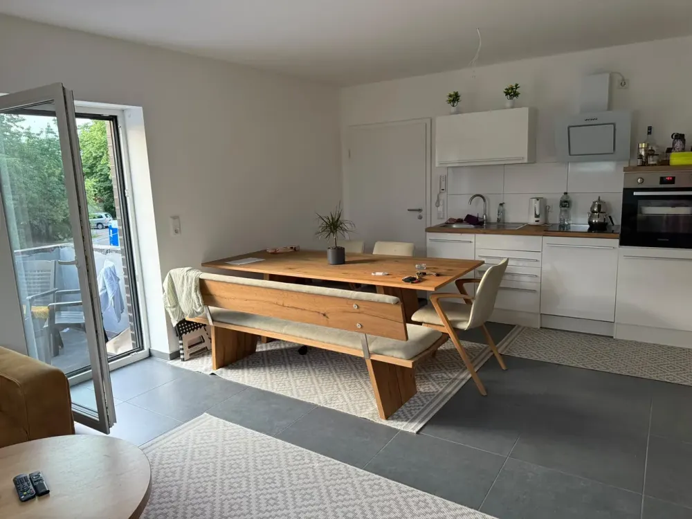 Home with 3 Rooms and Modern Amenities in Weyhe