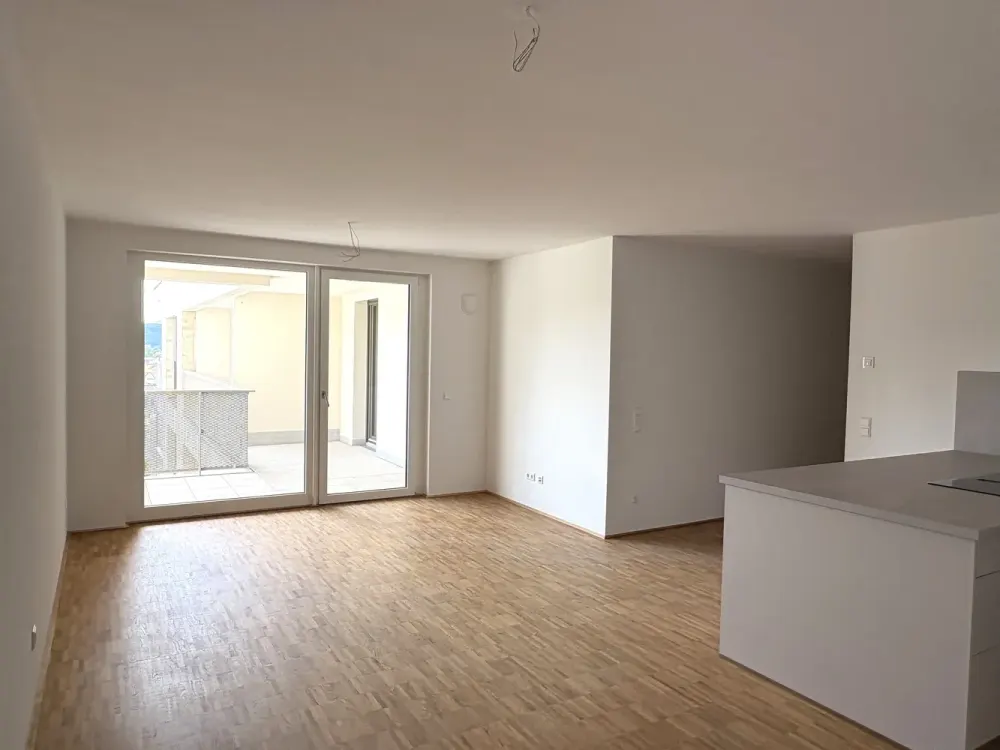 Hell, modern, bezugsfertig