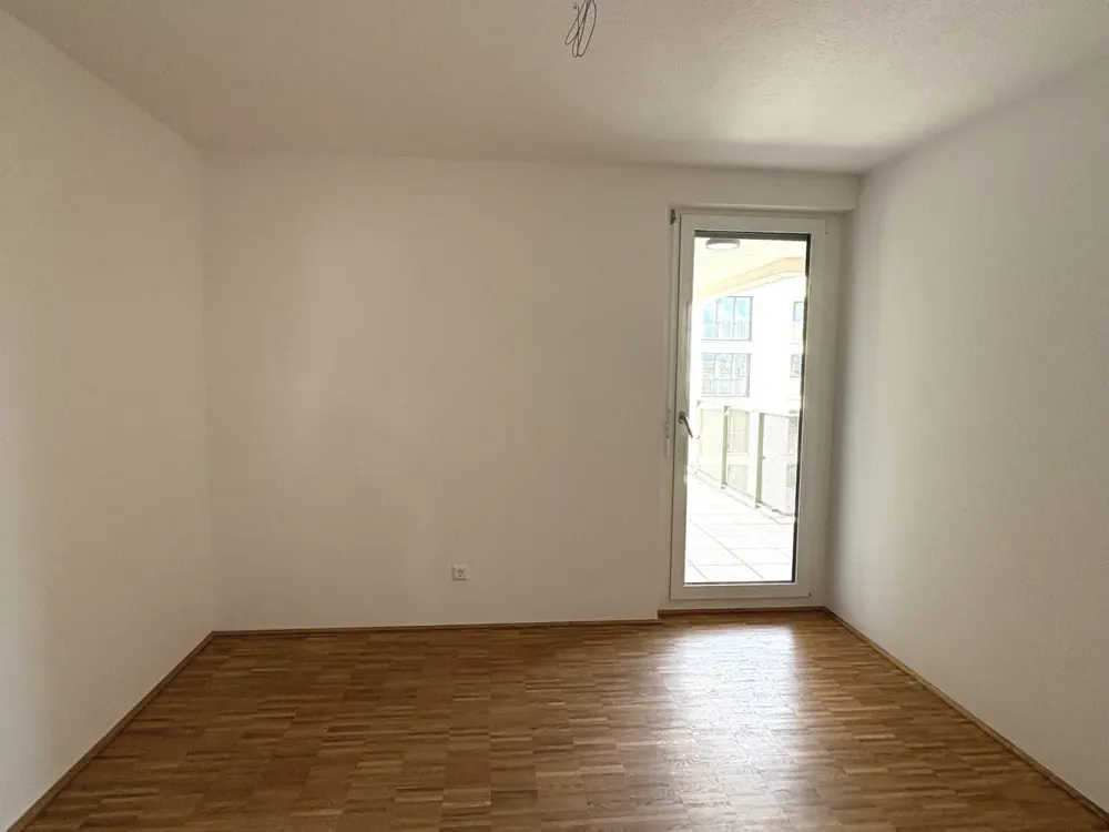 Hell, modern, bezugsfertig