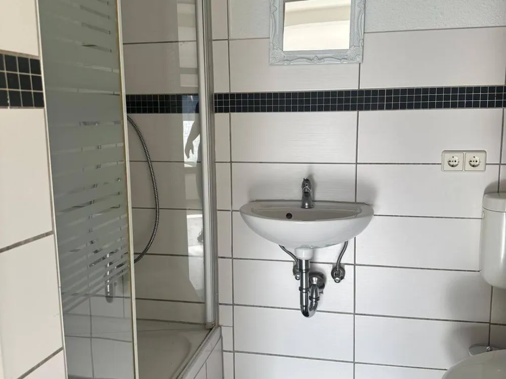1-Room Apartment with Fitted Kitchen and Grey Laminate / Apt. 5