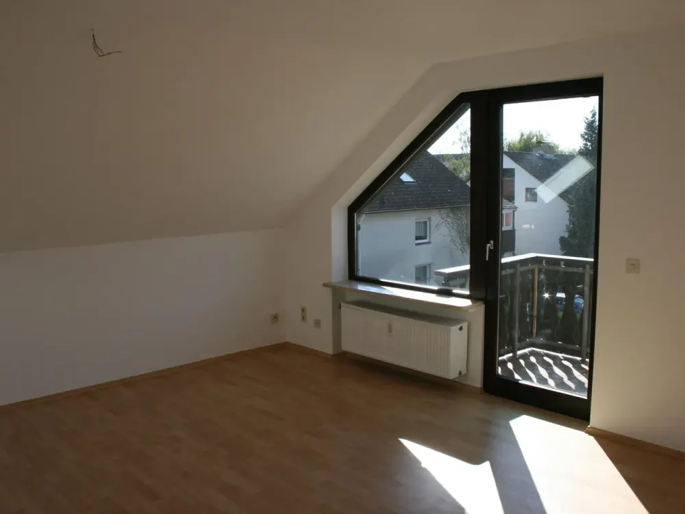 4-Zimmer-DG-Wohnung in MFH