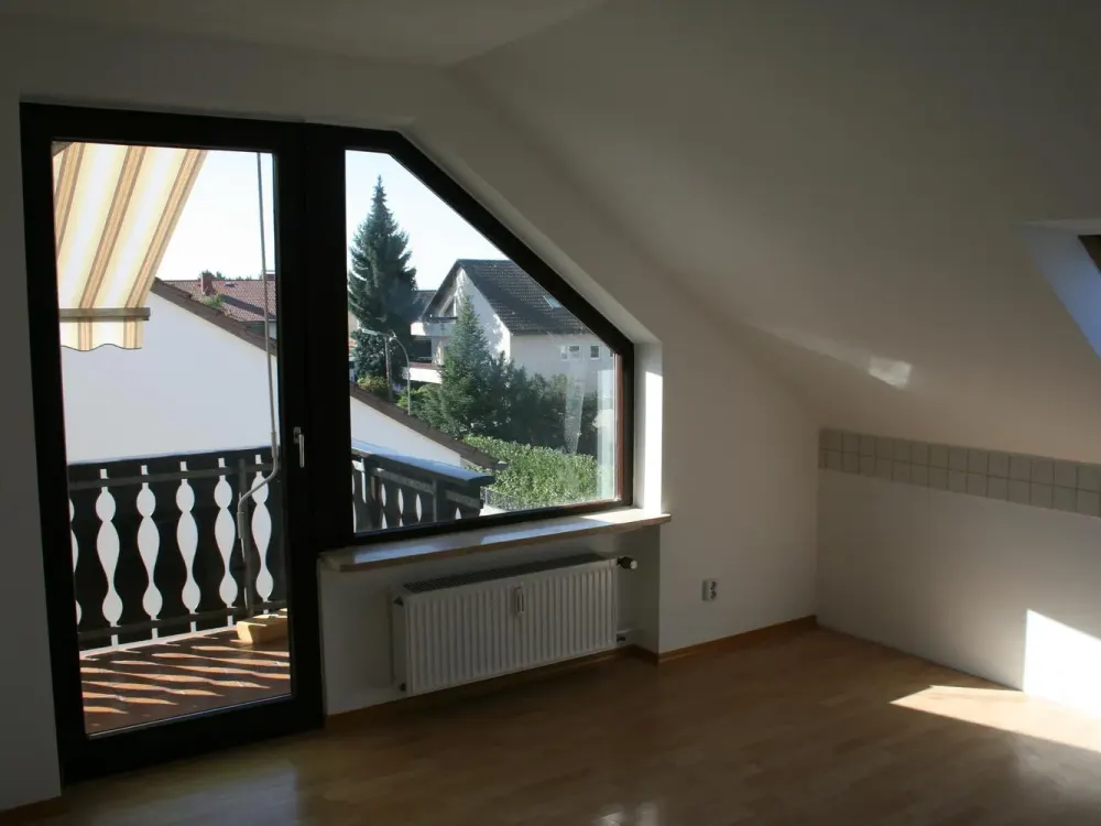 4-Zimmer-DG-Wohnung in MFH
