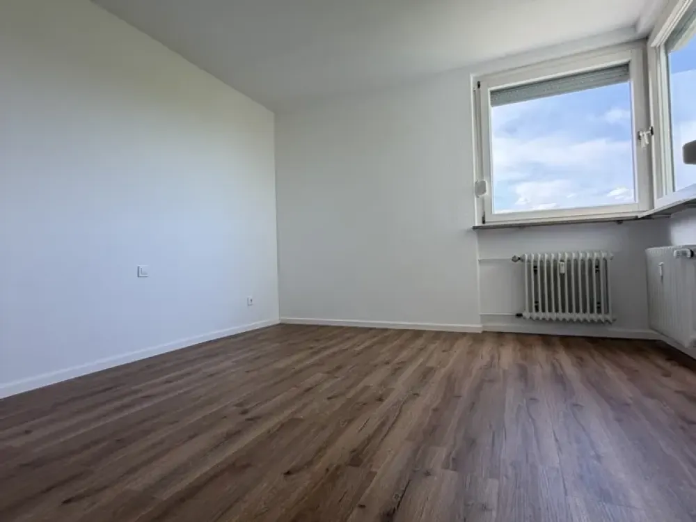 2-Room Apartment in Meersburg, Newly Renovated with New Fitted Kitchen, Basement and Underground Parking Space
