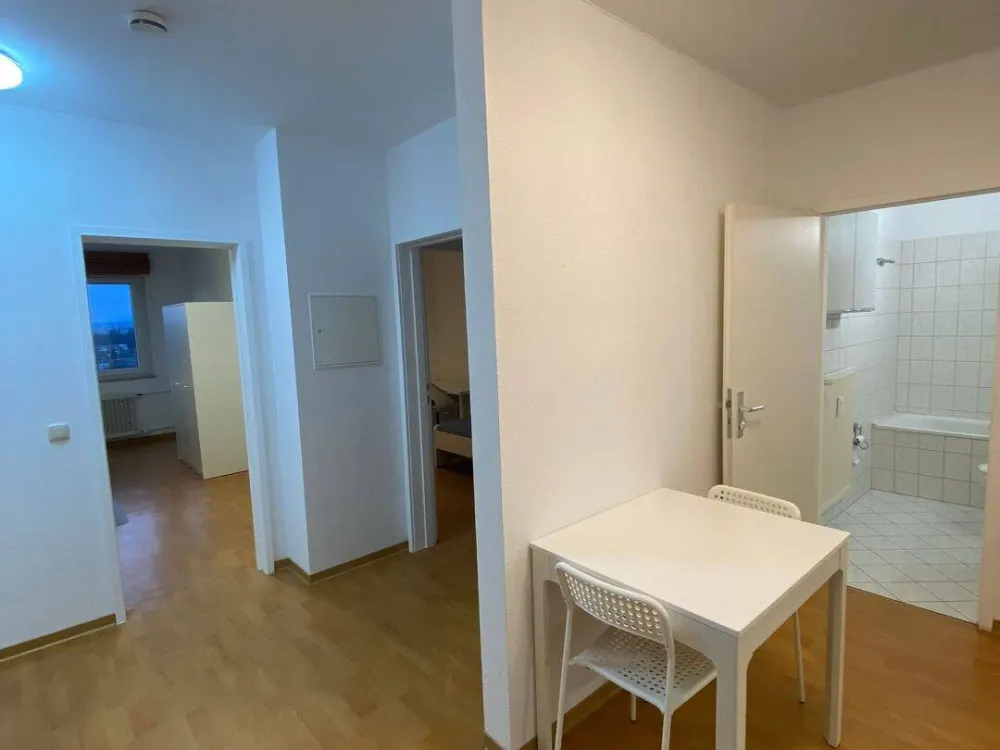 NEW/ Neu: 2 Zimmer in 6er Frauen WG/shared Flat im Herzen Frankfurts mit Ausblick auf den Taunus??