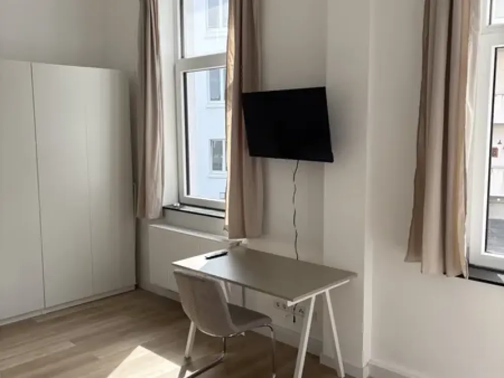 Kernsanierte, möblierte Altbauwohnung in Top-Lage Unterbilk - Lorettoviertel, Florapark
