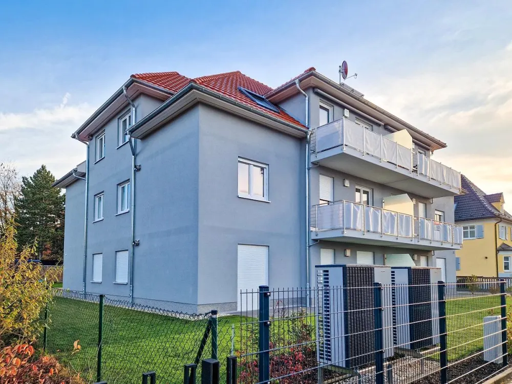 *Neubau*5 Raum WE im 2. OG* Balkon*Stellplatz*Bad+Gäste WC* Keller*Wärmepumpe* Fußbodenheizung