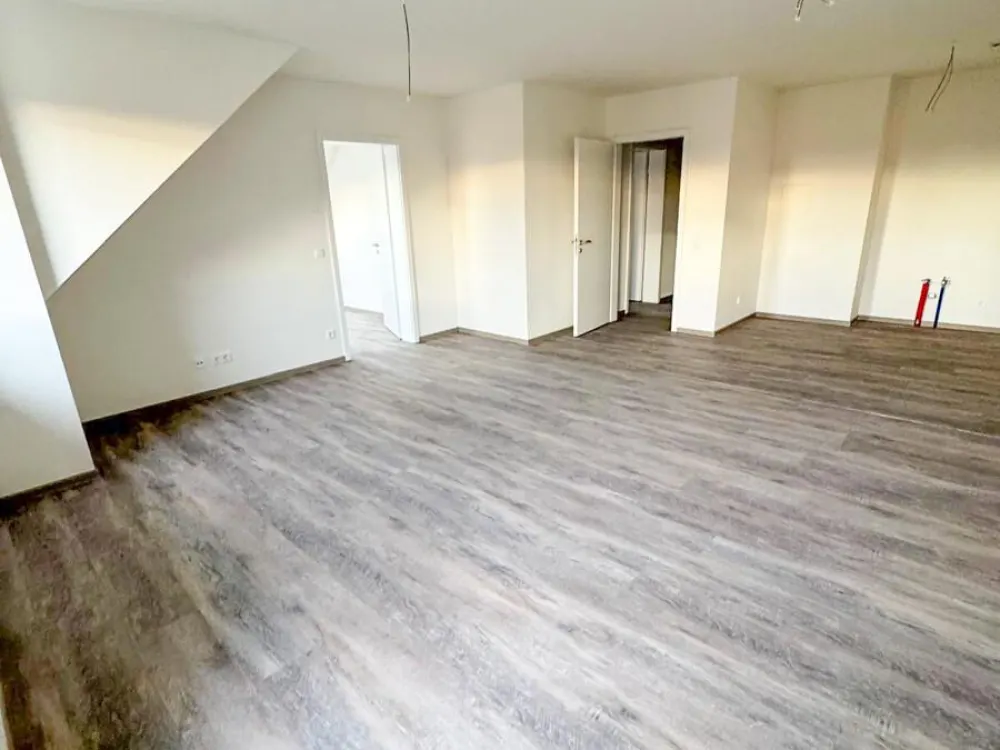 *Neubau*5 Raum WE im 2. OG* Balkon*Stellplatz*Bad+Gäste WC* Keller*Wärmepumpe* Fußbodenheizung