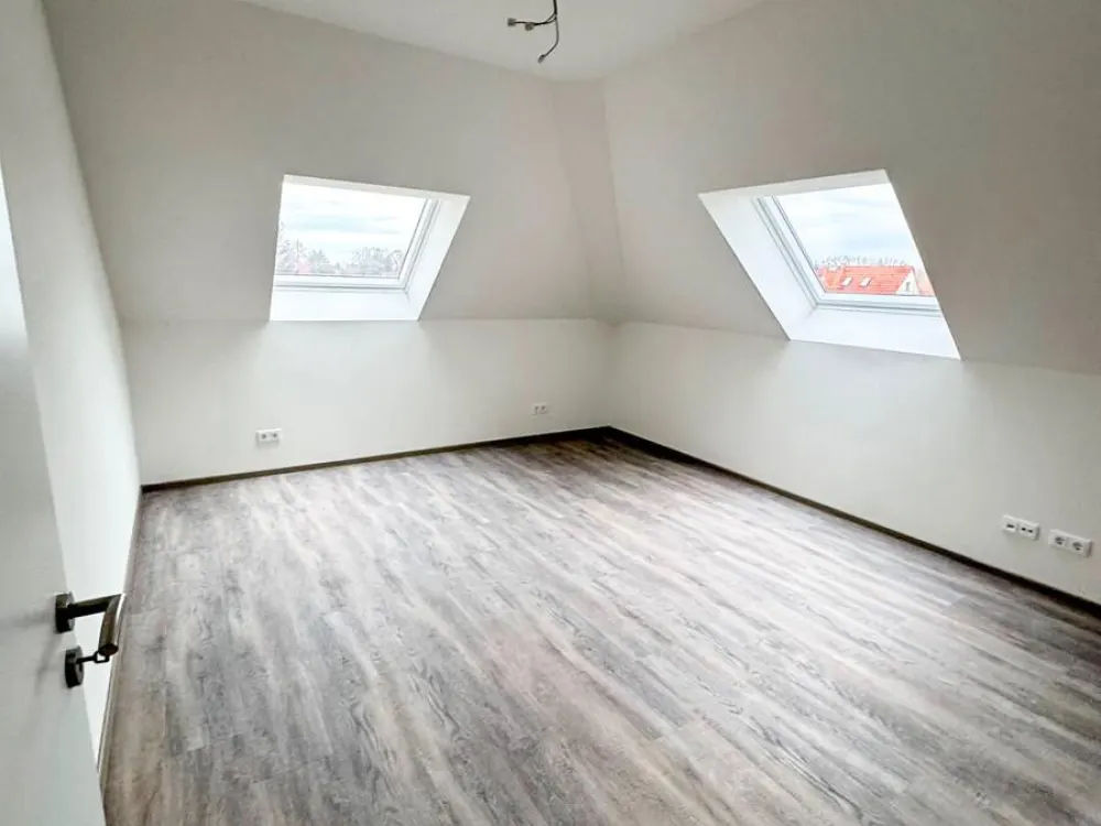 *Neubau*5 Raum WE im 2. OG* Balkon*Stellplatz*Bad+Gäste WC* Keller*Wärmepumpe* Fußbodenheizung