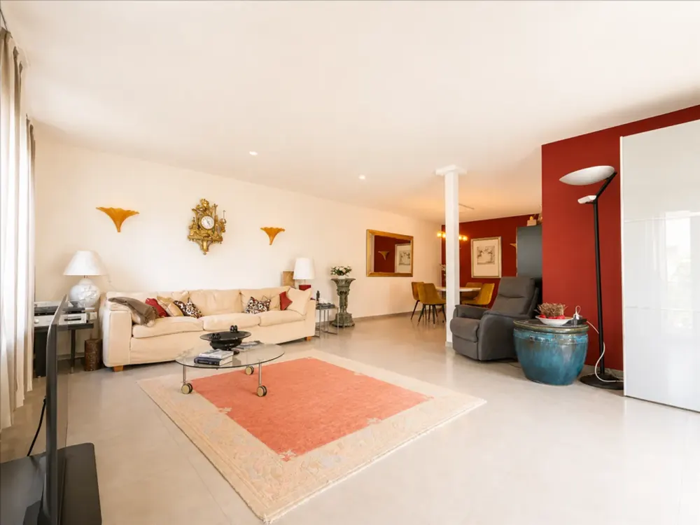 Bright Ground Floor Apartment with Large Terrace in Desirable Residential Area