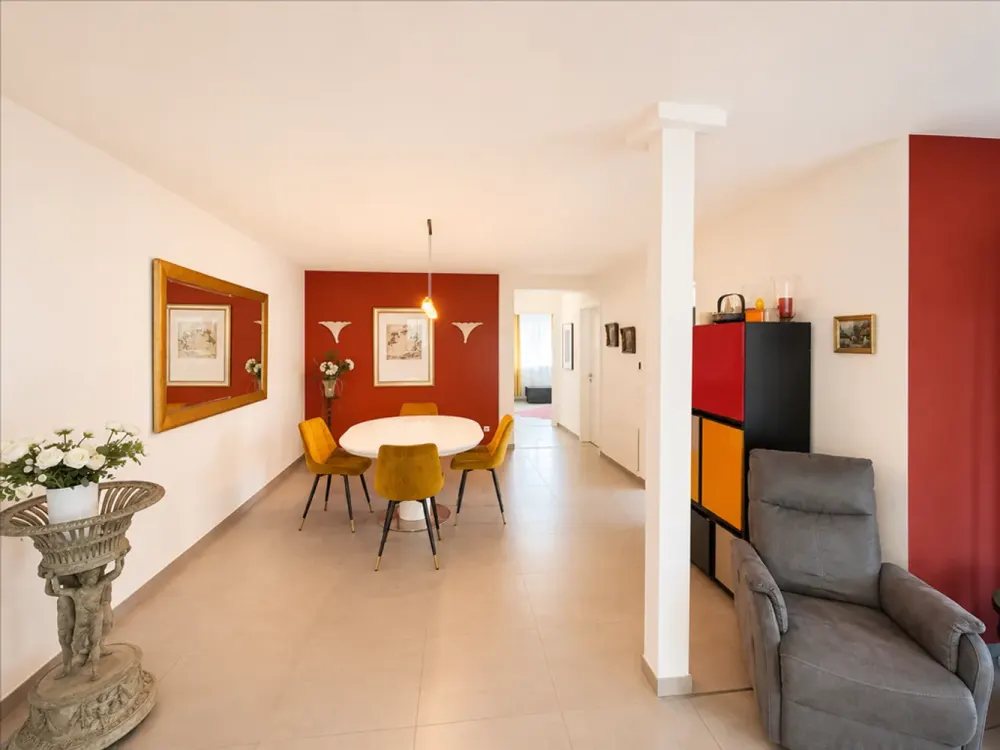 Bright Ground Floor Apartment with Large Terrace in Desirable Residential Area