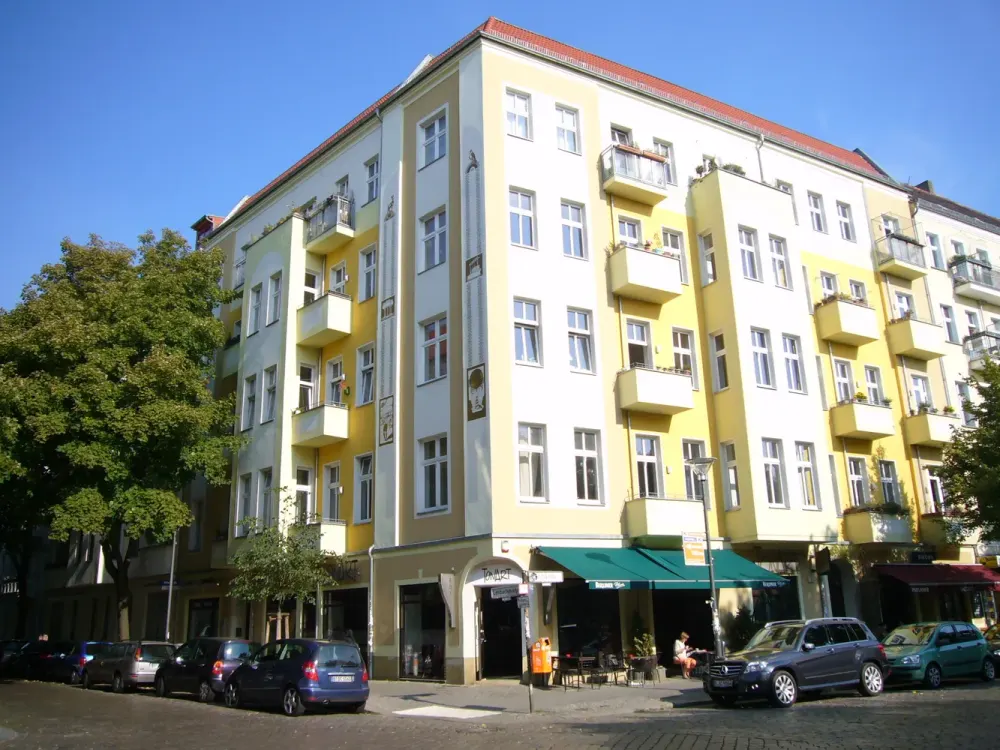 SONNTAGSTRASSE: Attraktive DG-Wohnung mit Weitblick und Lift nahe Ostkreuz und Boxhagener Platz