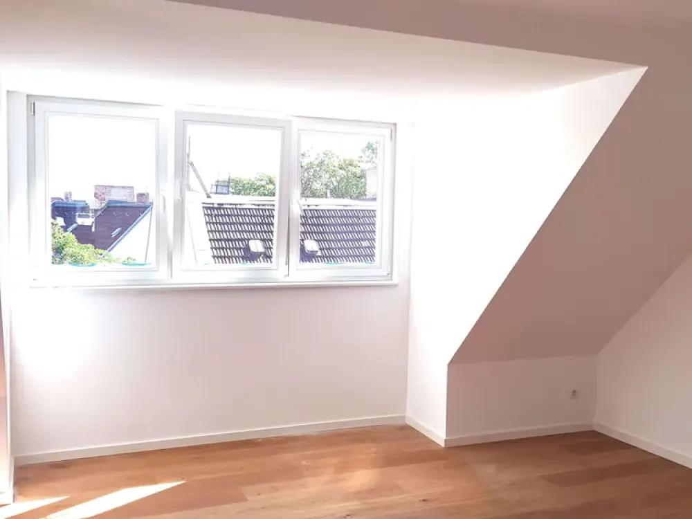 SONNTAGSTRASSE: Attraktive DG-Wohnung mit Weitblick und Lift nahe Ostkreuz und Boxhagener Platz