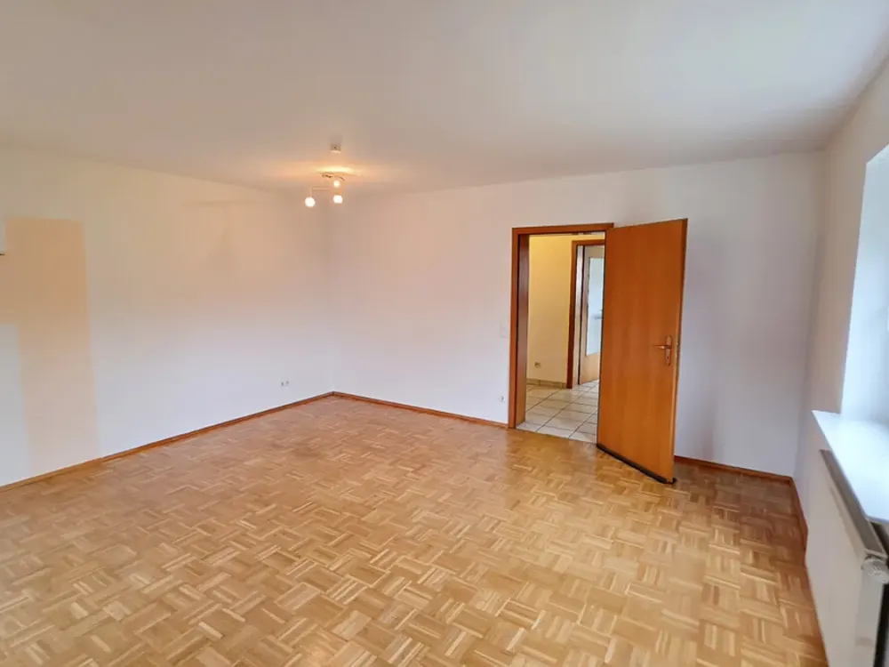 Available Immediately, Spacious Layout & Ready for You!