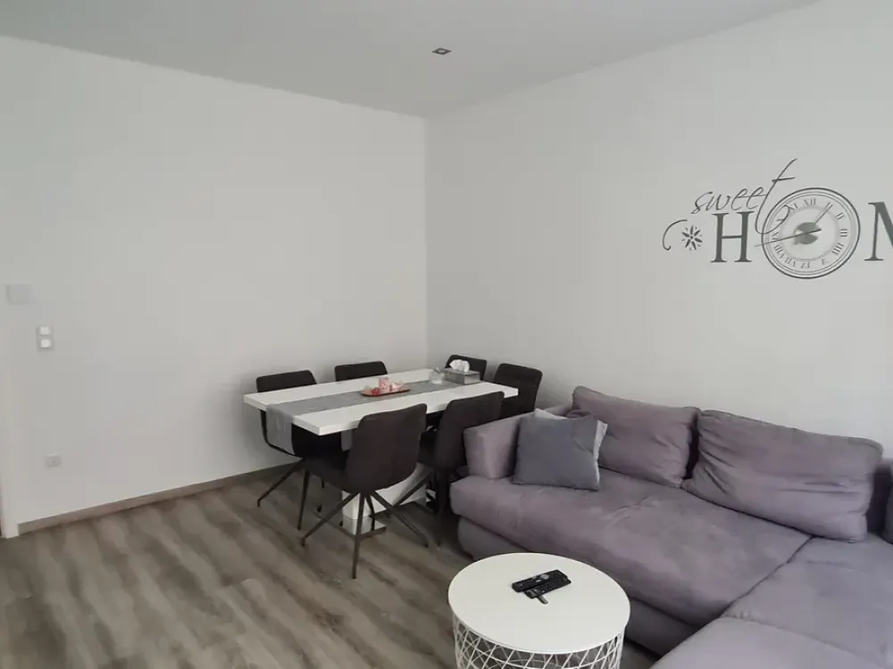 Fully Furnished, Completely Renovated Smart Home 3-Room Apartment