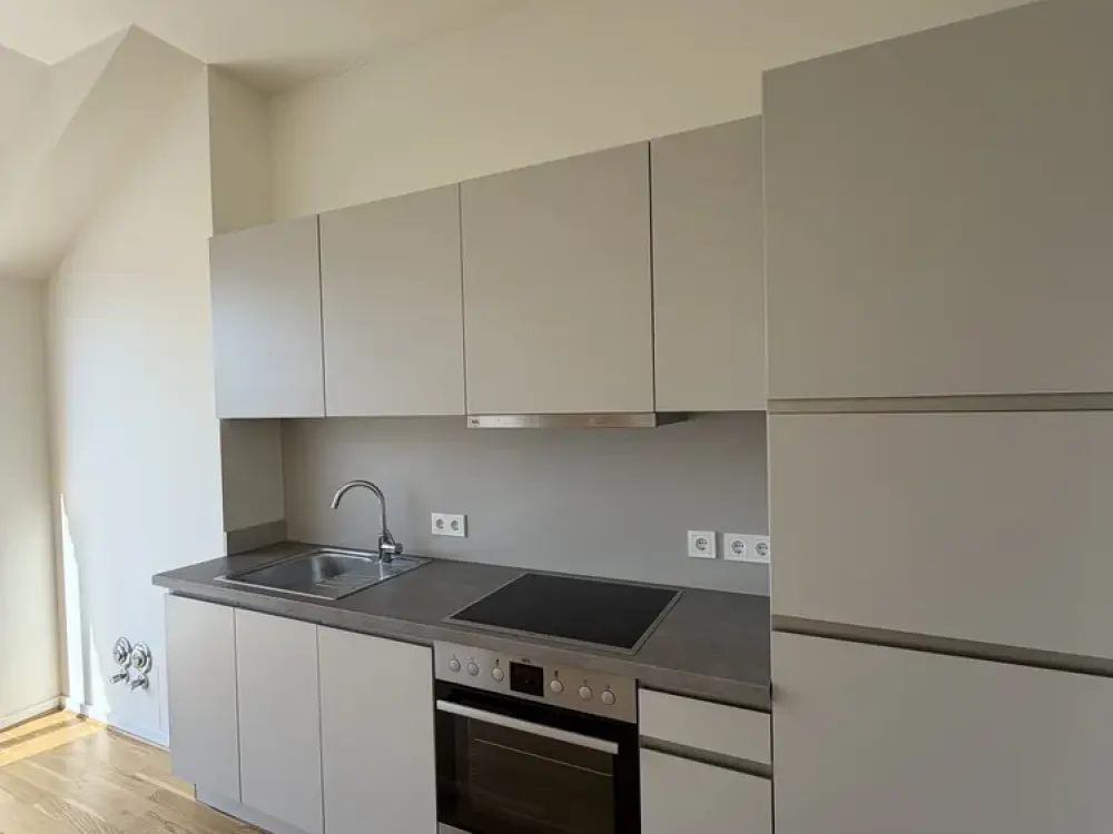 Helle 2-Raum-Wohnung im Zentrum mit Einbauküche und Balkon