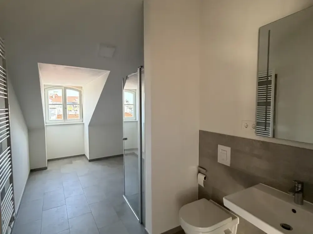 Helle 2-Raum-Wohnung im Zentrum mit Einbauküche und Balkon