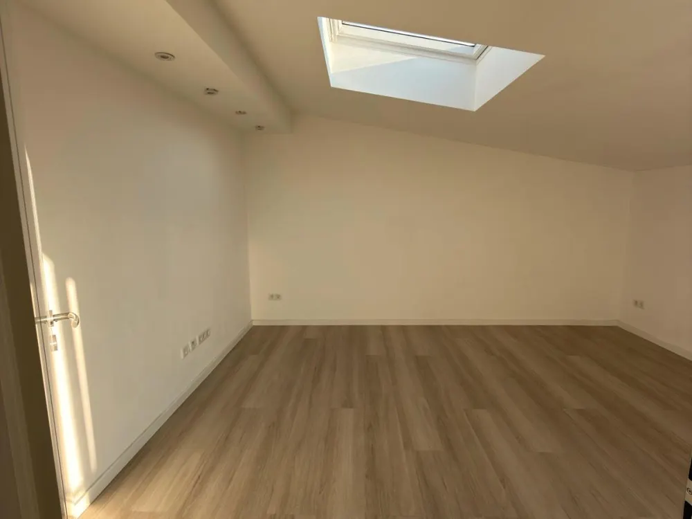 3 Zimmer Wohnung in Köln linksrheinisch .Keine Raucher/Haustiere