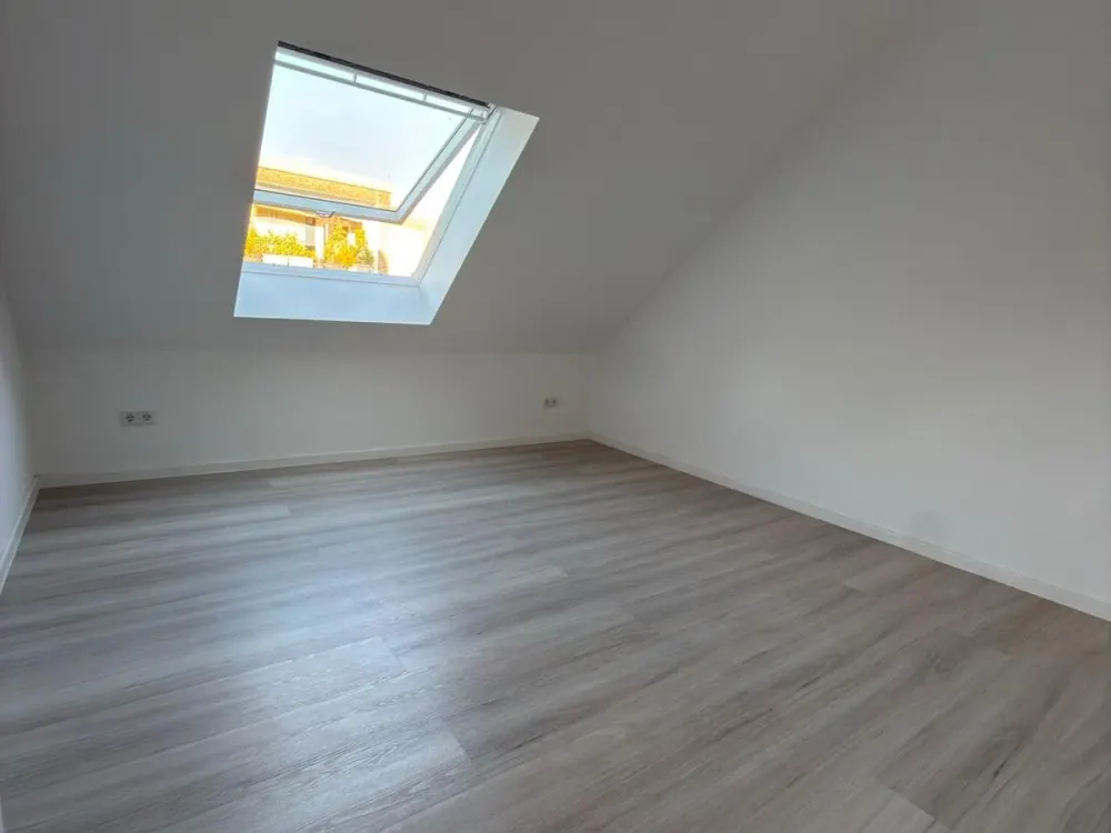 3 Zimmer Wohnung in Köln linksrheinisch .Keine Raucher/Haustiere