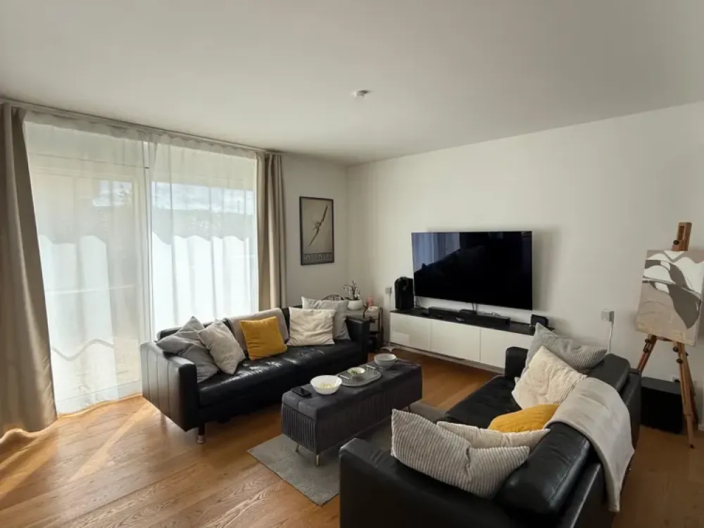 Helle 3-Zimmer Wohnung (2,70 m Deckenhöhe) mit ca. 58 m² Terrassen und eigener Wallbox