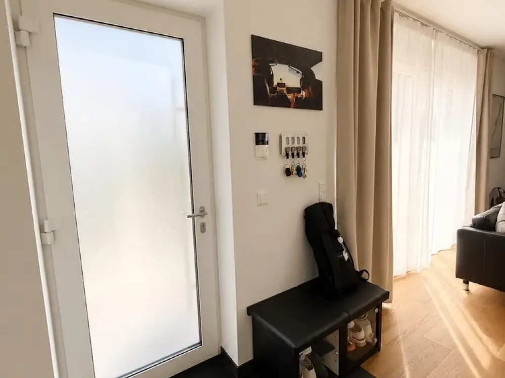 Helle 3-Zimmer Wohnung (2,70 m Deckenhöhe) mit ca. 58 m² Terrassen und eigener Wallbox
